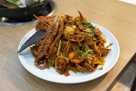 접시에 담은 해물찜
