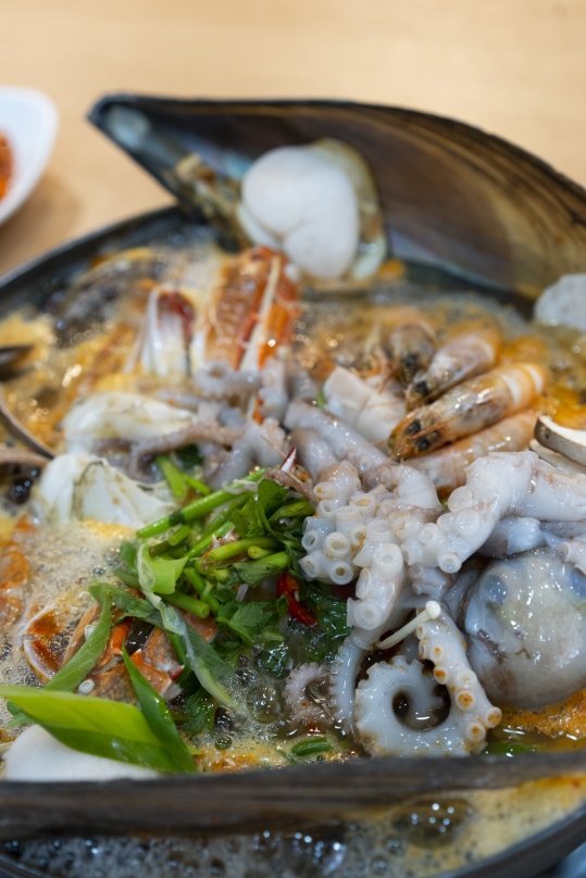 끓기 시작한 해물탕