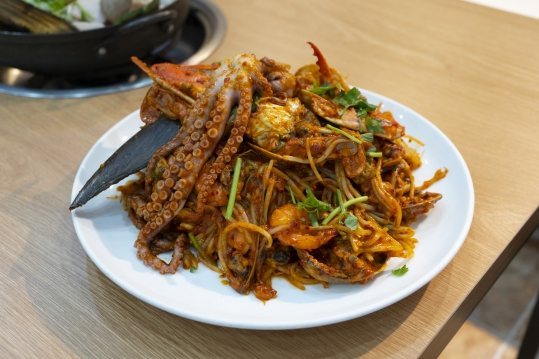 접시에 담은 해물찜